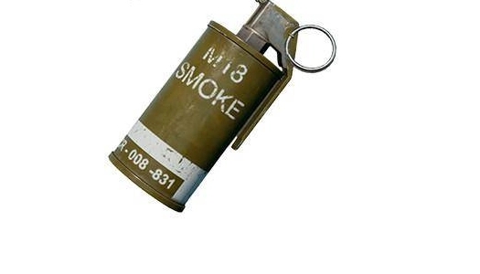 和平精英烟雾弹的使用方法 烟雾弹的战斗技巧
